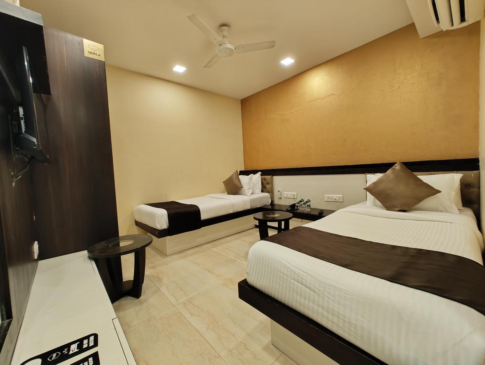 The Majlis Hotel - Colaba Мумбаи Экстерьер фото