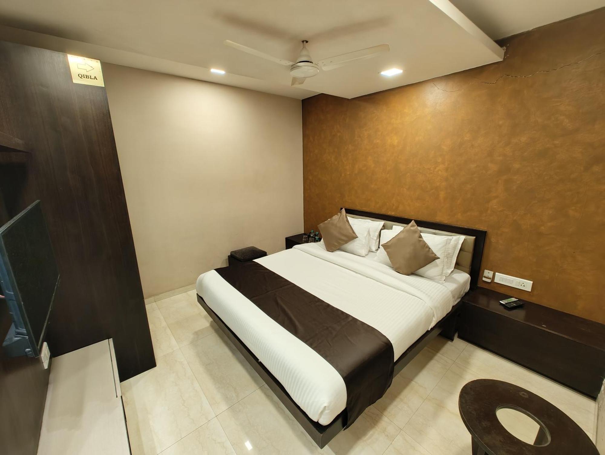 The Majlis Hotel - Colaba Мумбаи Экстерьер фото
