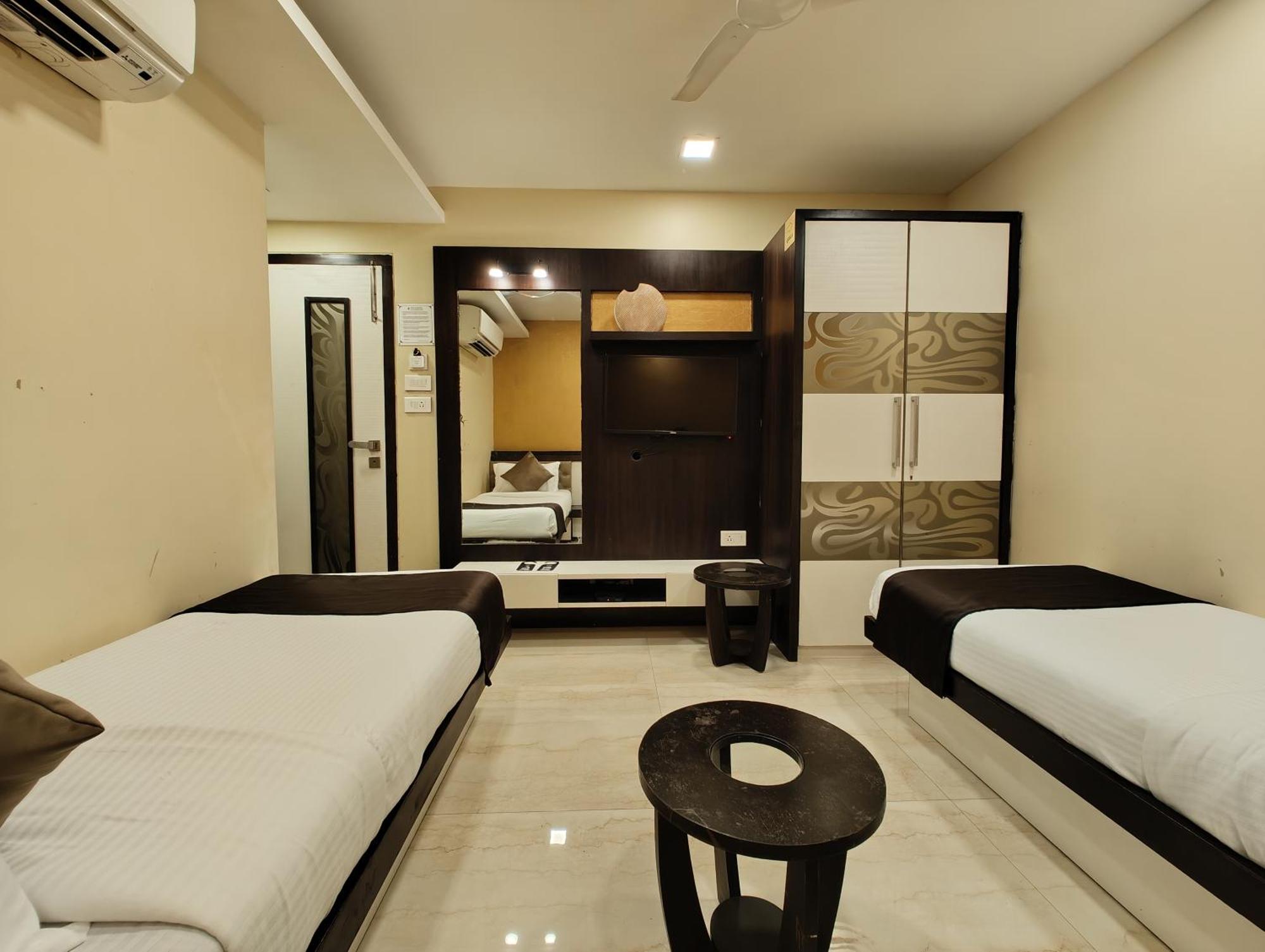 The Majlis Hotel - Colaba Мумбаи Экстерьер фото