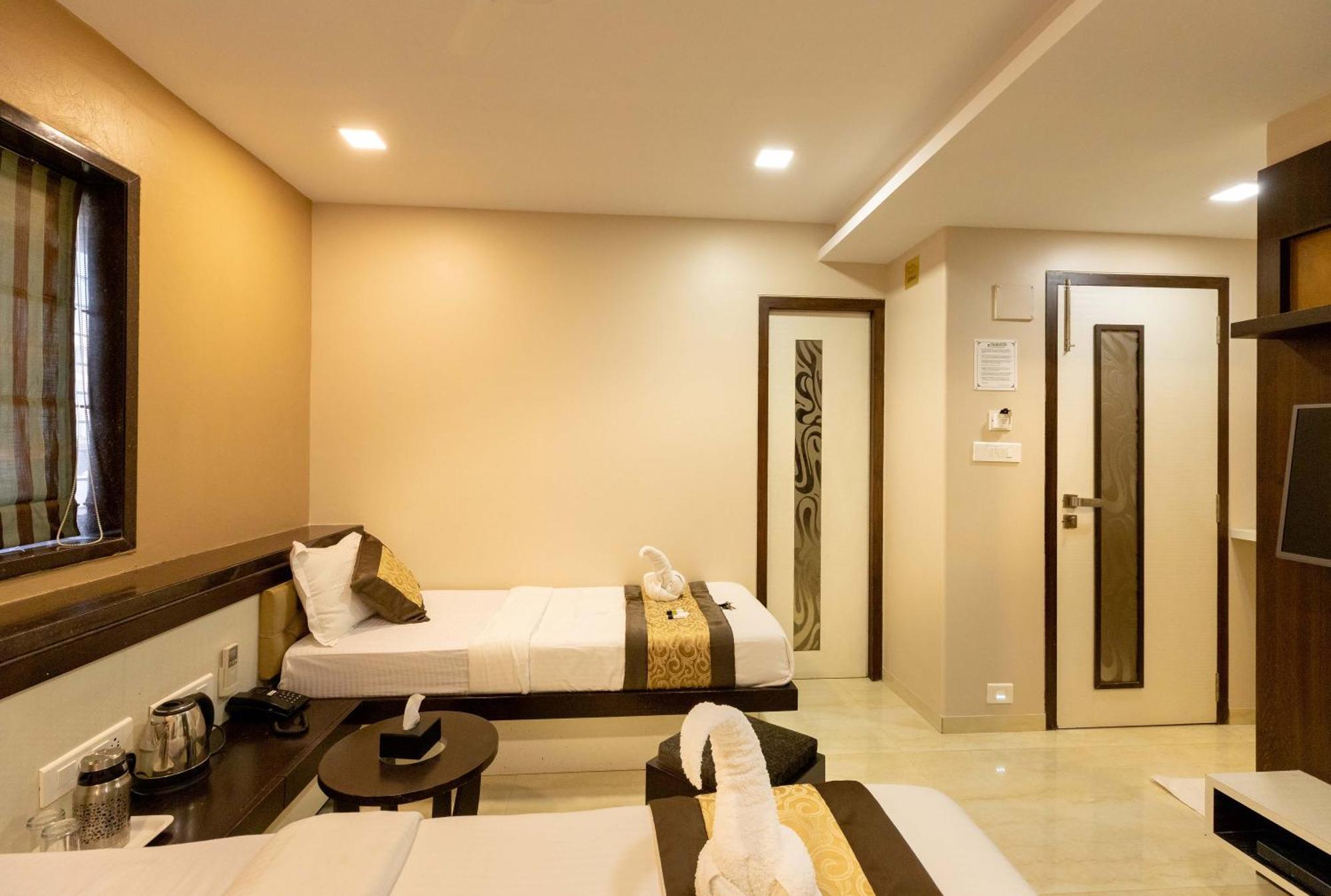 The Majlis Hotel - Colaba Мумбаи Экстерьер фото
