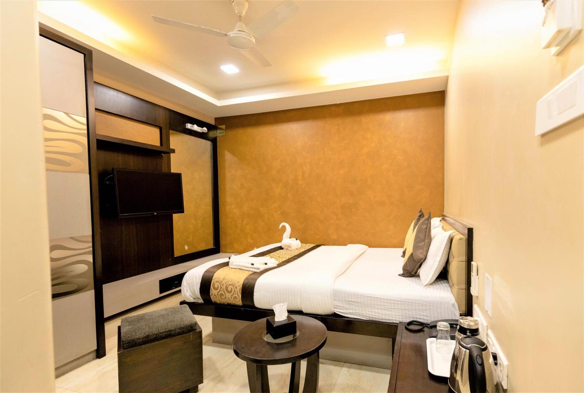The Majlis Hotel - Colaba Мумбаи Экстерьер фото