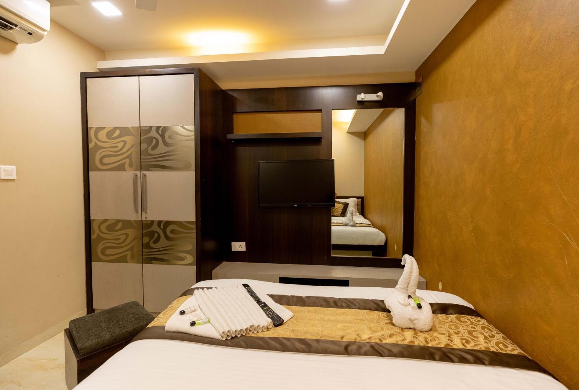 The Majlis Hotel - Colaba Мумбаи Экстерьер фото